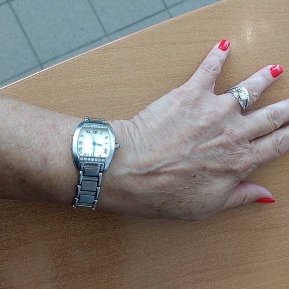 Diamond tank style watch - Picture 5 of 5